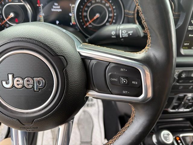 Pre-Owned 2022 Jeep Gladiator Overland - photo - 11