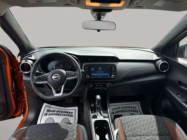 Pre-Owned 2023 Nissan Kicks SR - photo - 25