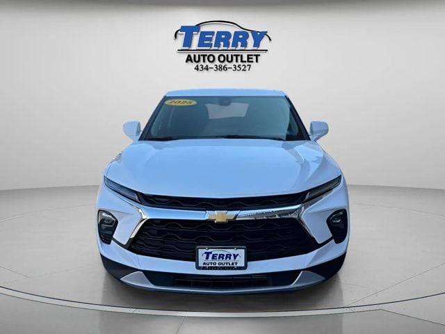 Pre-Owned 2025 Chevrolet Blazer LT - photo - 2