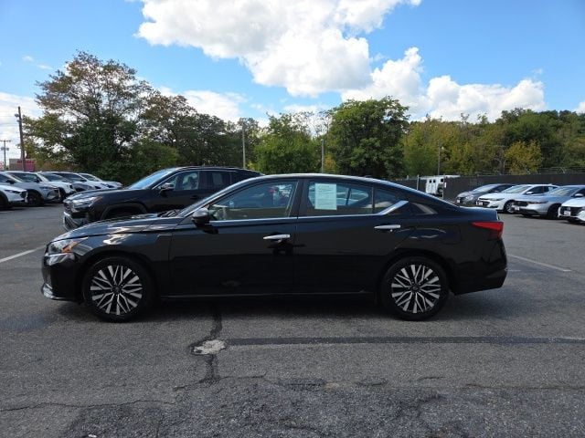 Pre-Owned 2024 Nissan Altima 2.5 SV - photo - 2