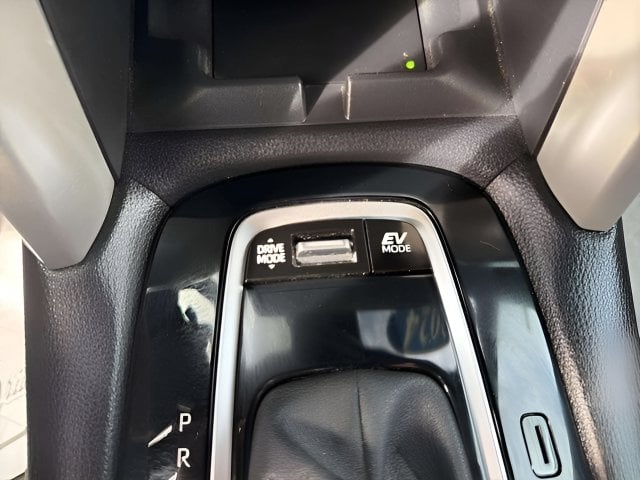 Pre-Owned 2024 Toyota Corolla Cross Hybrid XSE - photo - 13