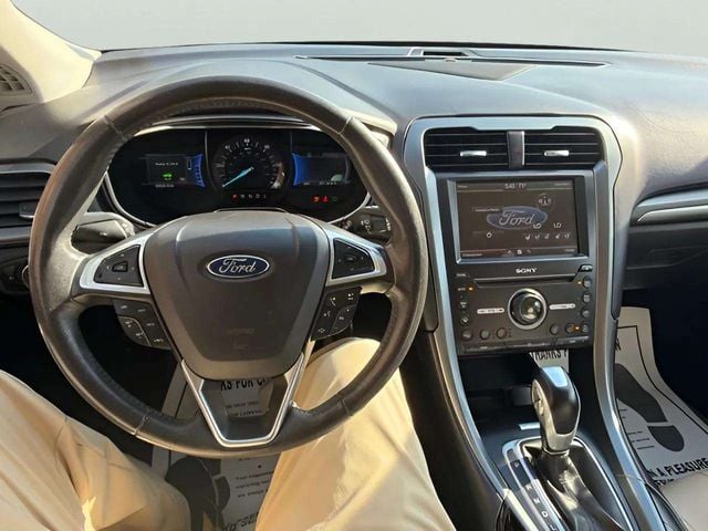 Pre-Owned 2016 Ford Fusion Hybrid Titanium - photo - 11