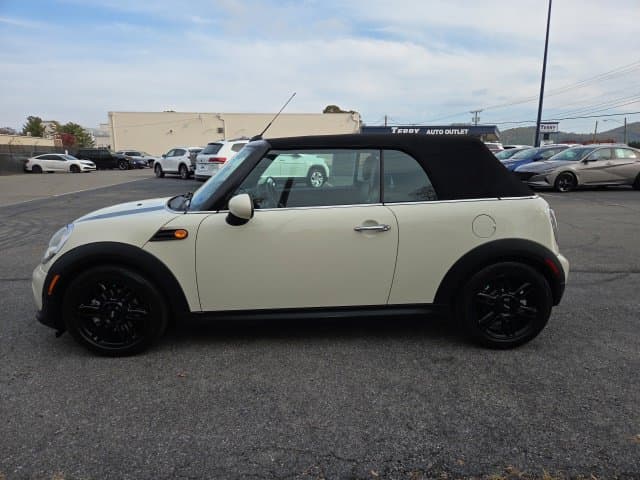 Pre-Owned 2015 MINI Cooper Base - photo - 2