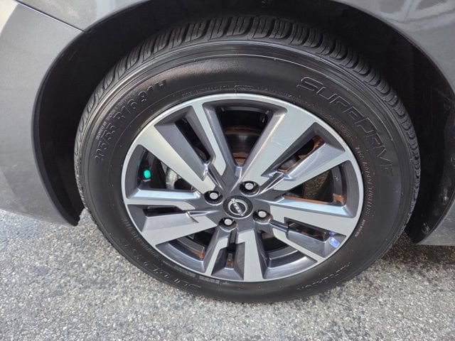 Pre-Owned 2023 Nissan Versa 1.6 SV - photo - 14