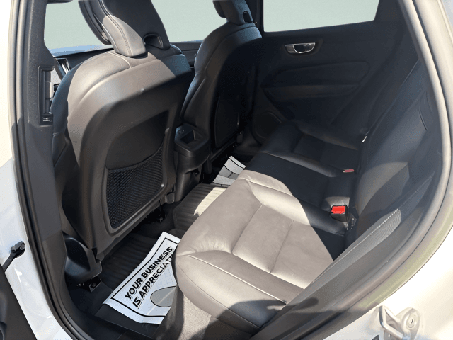 Pre-Owned 2023 Volvo XC60 B5 Plus Dark Theme - photo - 5