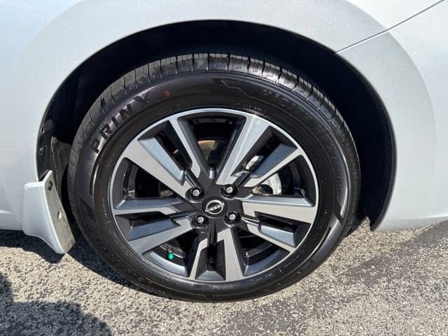 Pre-Owned 2024 Nissan Versa 1.6 S - photo - 12