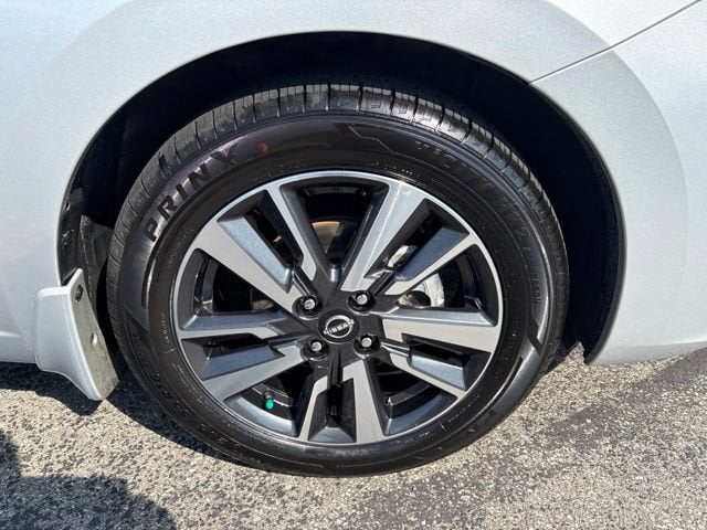 Pre-Owned 2024 Nissan Versa 1.6 S - photo - 12