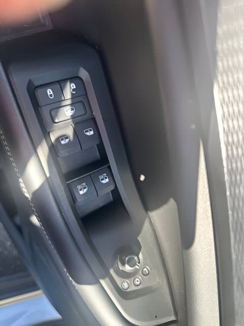 Pre-Owned 2025 Jeep Grand Cherokee Altitude - photo - 5