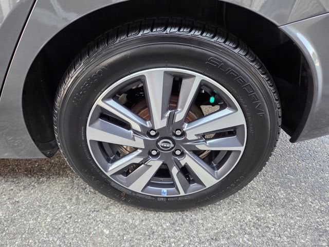 Pre-Owned 2023 Nissan Versa 1.6 SV - photo - 13