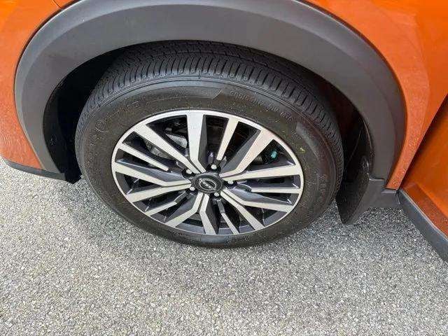 Pre-Owned 2023 Nissan Kicks SR - photo - 29