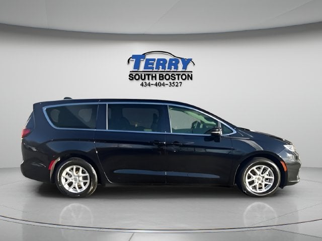 Pre-Owned 2024 Chrysler Pacifica Touring L - photo - 0