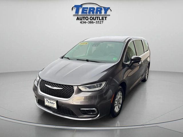 Pre-Owned 2023 Chrysler Pacifica Touring L - photo - 3