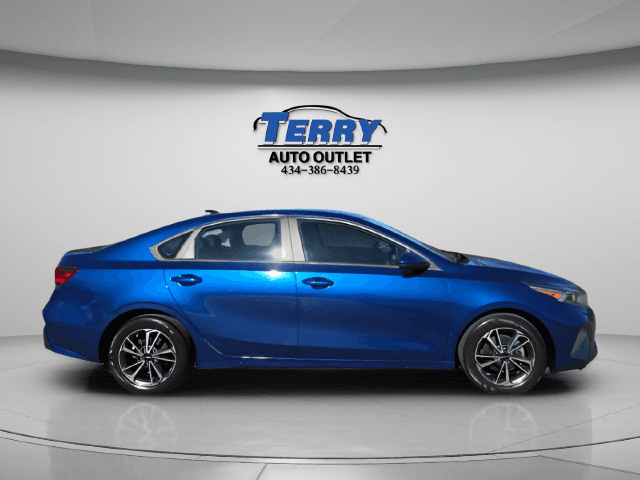 Pre-Owned 2022 Kia Forte LXS - photo - 6