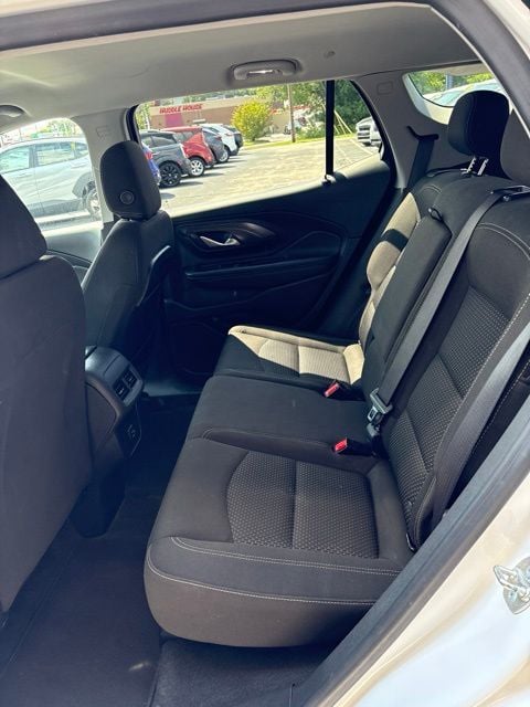 Pre-Owned 2024 GMC Terrain SLE - photo - 8