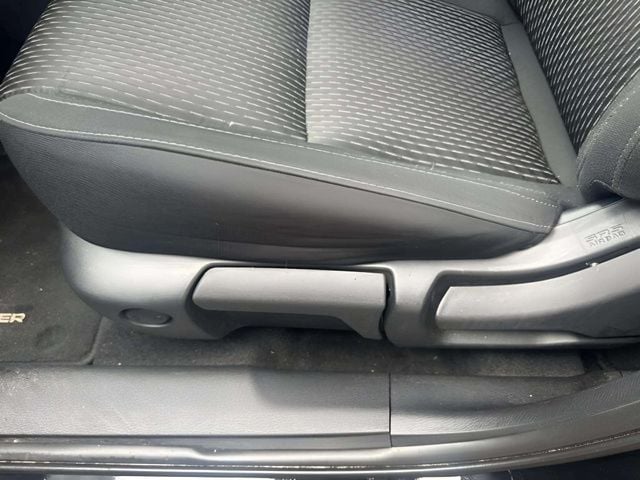 Pre-Owned 2025 Mitsubishi Outlander ES - photo - 17