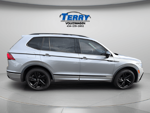 Pre-Owned 2024 Volkswagen Tiguan 2.0T SE R-Line Black - photo - 0