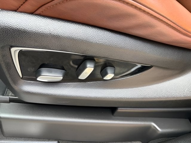 Pre-Owned 2019 Cadillac Escalade Luxury - photo - 12