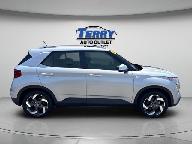 Pre-Owned 2025 Hyundai Venue SEL - photo - 0