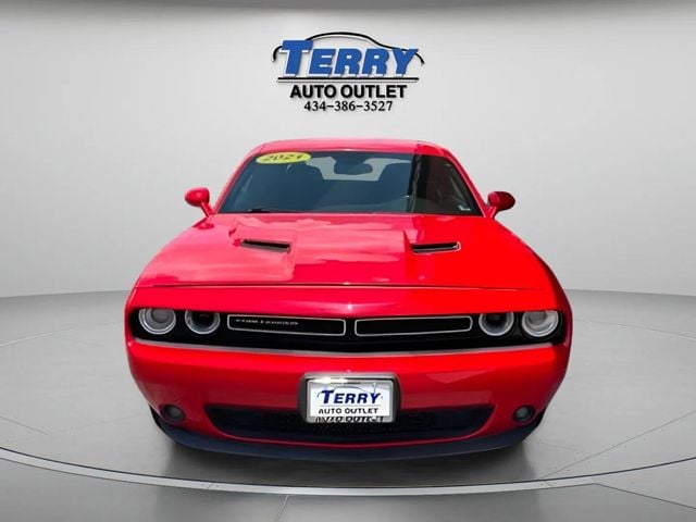 Pre-Owned 2021 Dodge Challenger SXT - photo - 2