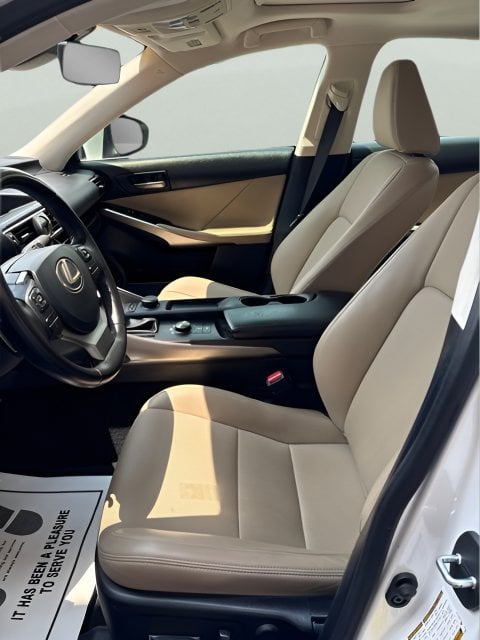 Pre-Owned 2020 Lexus IS 300 - photo - 7