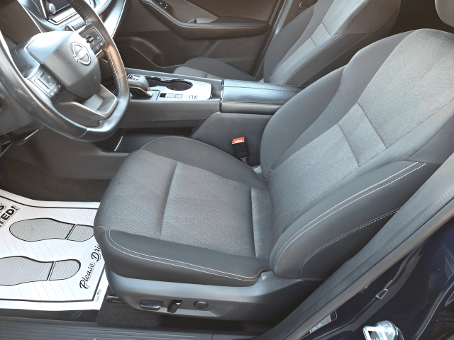 Pre-Owned 2025 Nissan Rogue SV - photo - 9