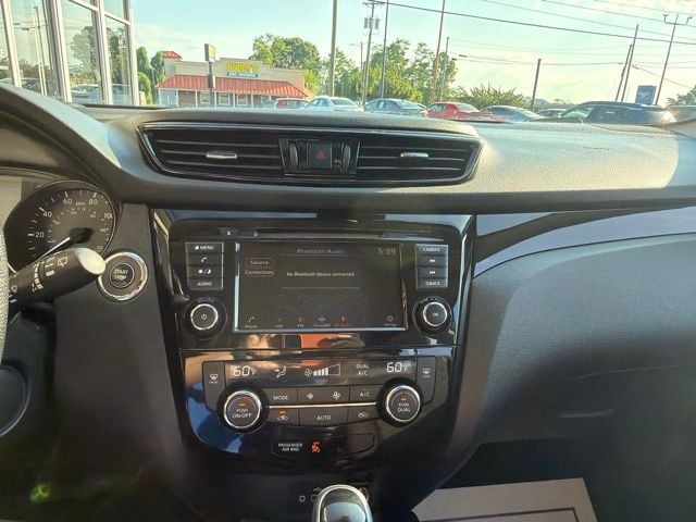 Pre-Owned 2021 Nissan Rogue Sport SV - photo - 9