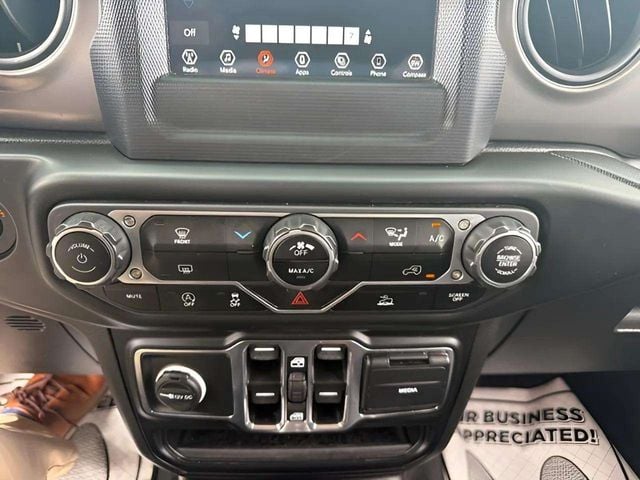 Pre-Owned 2023 Jeep Gladiator Sport S - photo - 13