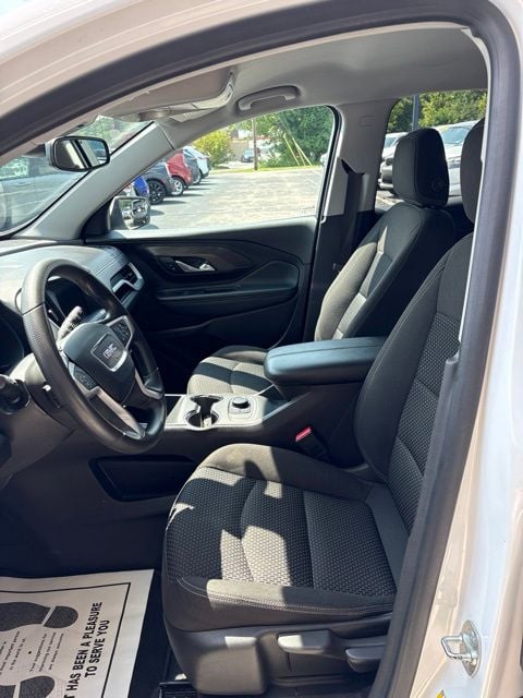 Pre-Owned 2024 GMC Terrain SLE - photo - 7