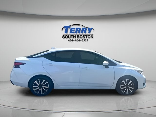 Pre-Owned 2023 Nissan Versa 1.6 SV - photo - 0