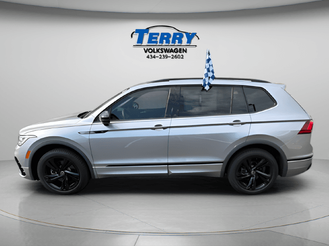 Pre-Owned 2024 Volkswagen Tiguan 2.0T SE R-Line Black - photo - 2