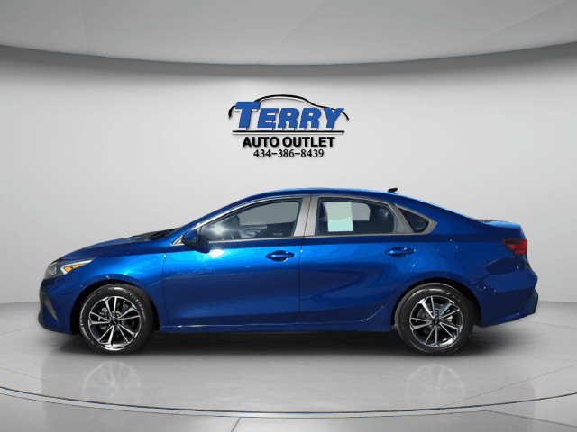 Pre-Owned 2022 Kia Forte LXS - photo - 2