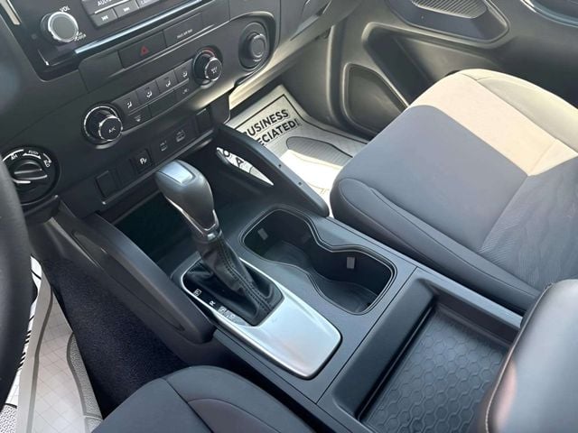 Pre-Owned 2022 Nissan Frontier S - photo - 4