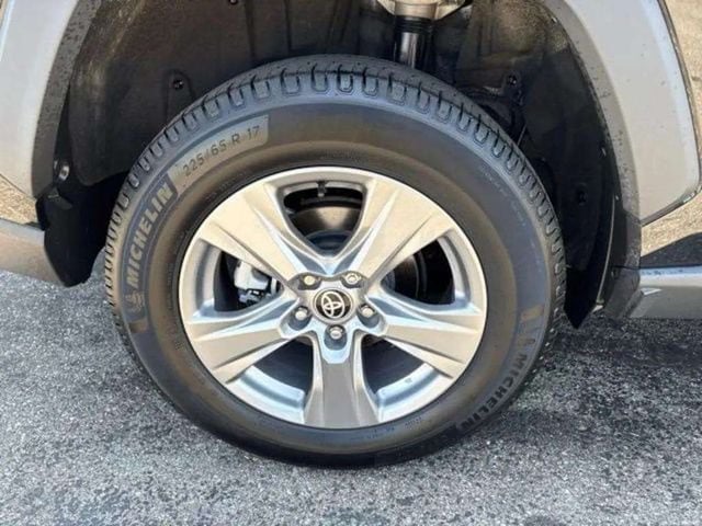 Pre-Owned 2022 Toyota RAV4 XLE - photo - 9