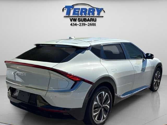 Pre-Owned 2022 Kia EV6 Wind - photo - 5