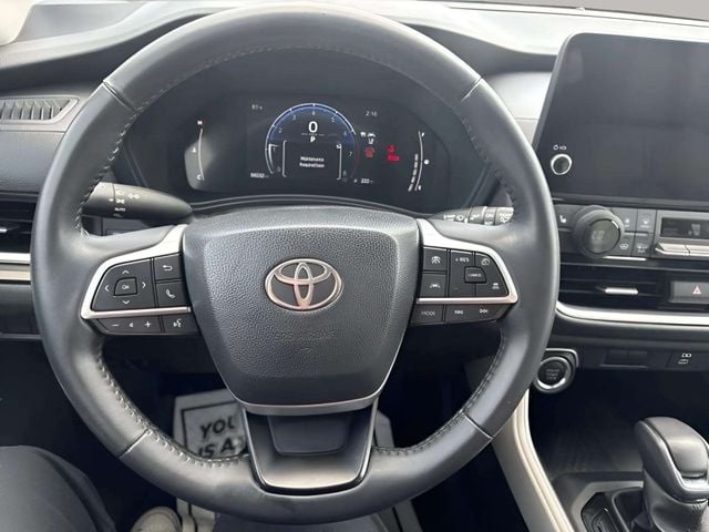 Pre-Owned 2024 Toyota Grand Highlander XLE - photo - 10