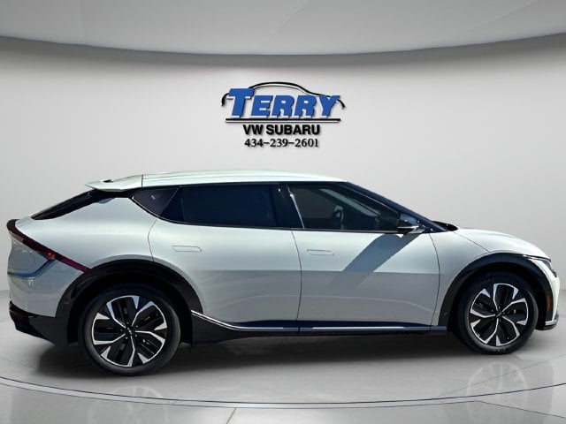 Pre-Owned 2022 Kia EV6 Wind - photo - 0
