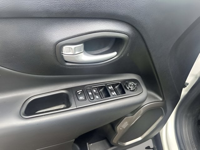 Pre-Owned 2023 Jeep Renegade Latitude - photo - 15