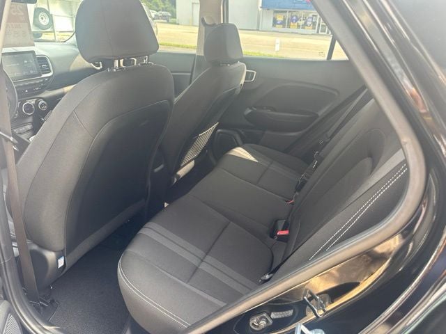 Pre-Owned 2023 Hyundai Venue SEL - photo - 15