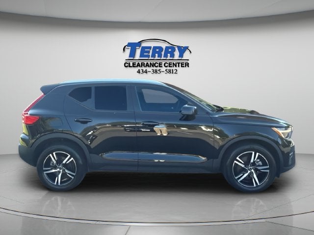 Pre-Owned 2023 Volvo XC40 B4 Core - photo - 0