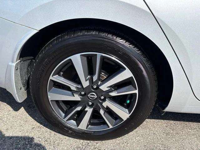 Pre-Owned 2024 Nissan Versa 1.6 S - photo - 11