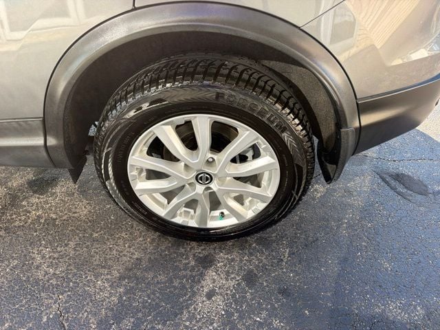 Pre-Owned 2021 Nissan Rogue Sport SV - photo - 12