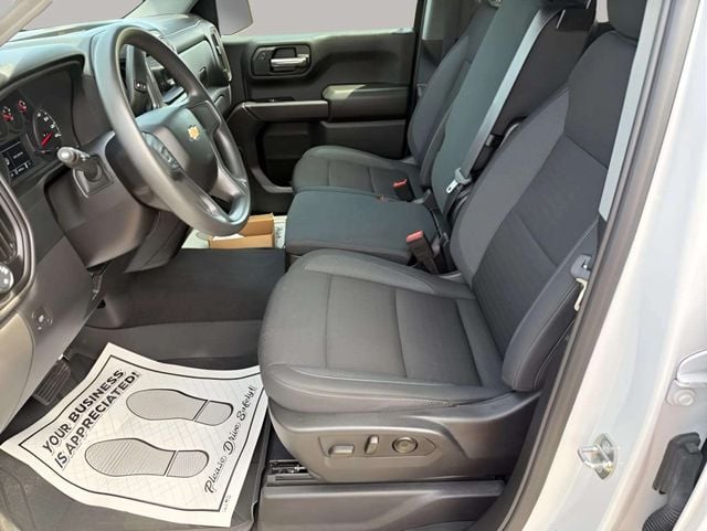 Pre-Owned 2024 Chevrolet Silverado 1500 Custom - photo - 13