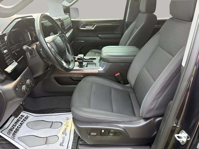 Pre-Owned 2024 Chevrolet Silverado 1500 LT Trail Boss - photo - 4