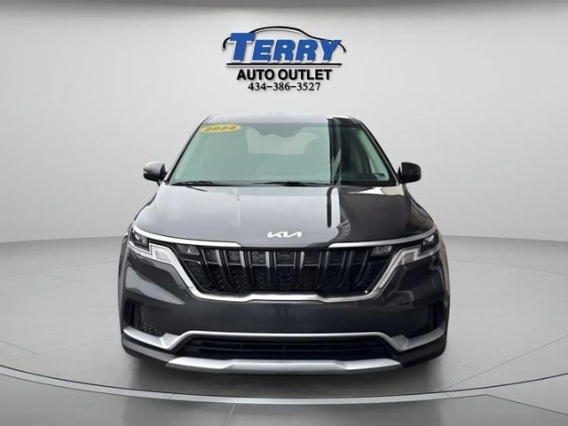 Pre-Owned 2024 Kia Carnival LX - photo - 2