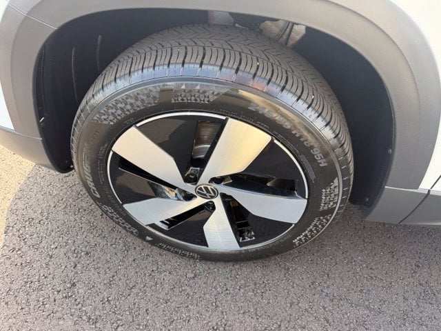 Pre-Owned 2025 Volkswagen Taos 1.5T S - photo - 27