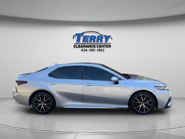 Pre-Owned 2022 Toyota Camry SE - photo - 0