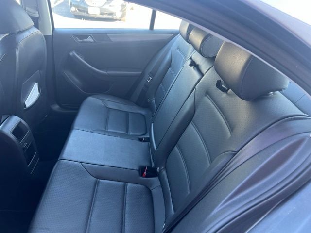 Pre-Owned 2015 Volkswagen Jetta 2.0L TDI SE - photo - 5
