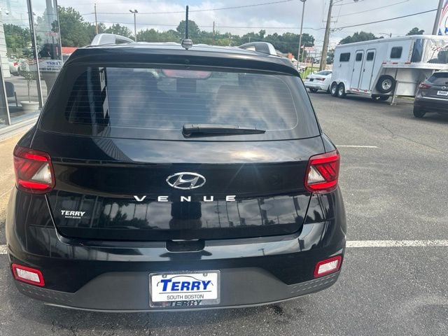 Pre-Owned 2023 Hyundai Venue SEL - photo - 3
