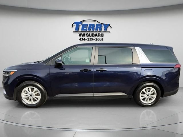 Pre-Owned 2024 Kia Carnival LX - photo - 1