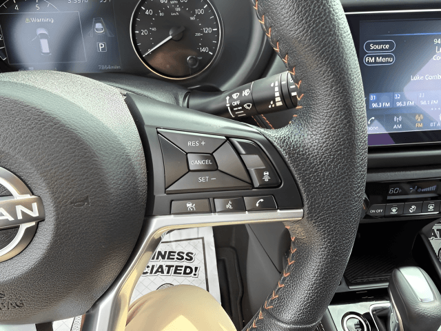 Pre-Owned 2023 Nissan Kicks SR - photo - 12